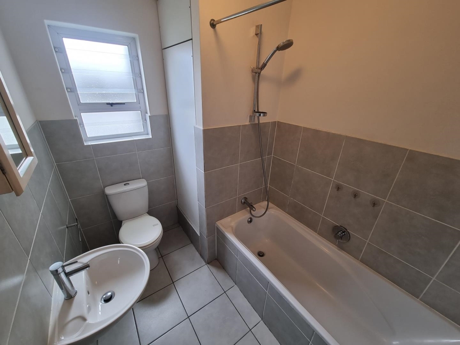 To Let 2 Bedroom Property for Rent in Muizenberg Western Cape